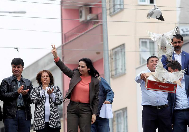 Yüksekdağ ölümlerin ardından halay çekti