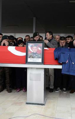 Şehit tabutunda yürek dağlayan ayrıntı