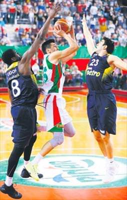 Fenerbahçe potada ağır yaralı: 81-86