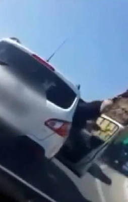 Tartıştığı sürücüden kaçmak isterken yola hafriyat döktü!