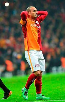 Sneijder bavulunu topladı