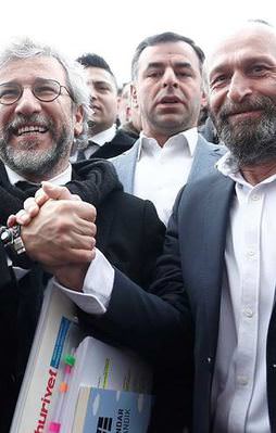 FETÖ ve CHP'den Can Dündar'a destek