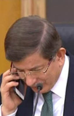 Davutoğlu canlı yayında şehit babasıyla konuştu