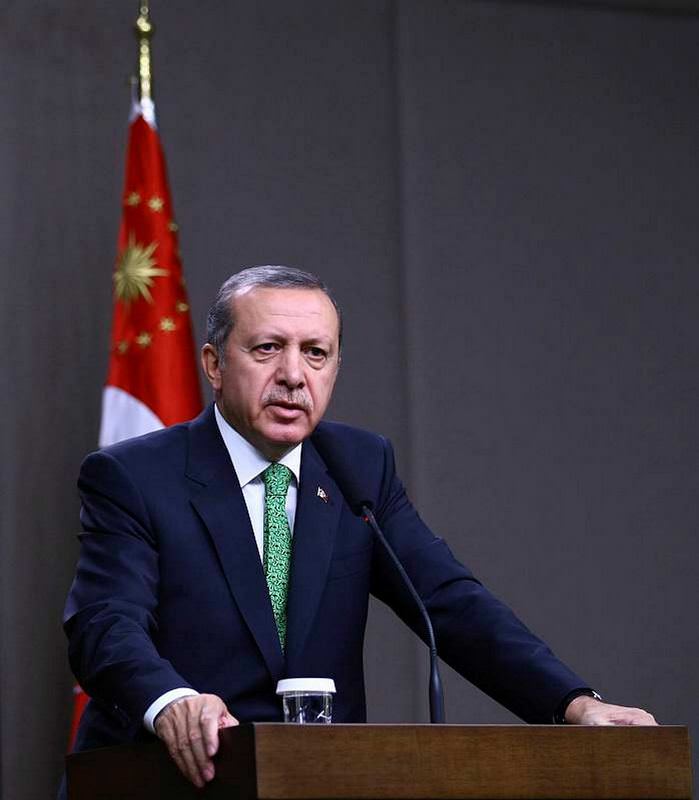 Fatih'in topları gibi duvarlarımızı sarstı