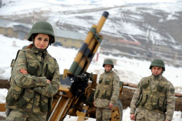 Kadınlara askerlik geliyor