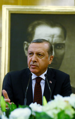 Erdoğan: Kara paranın babaları orada duruyor