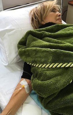 Filiz Akın hastaneye kaldırıldı