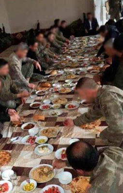 Askere yemek verdiği için eleştirilen vatandaştan sert tepki