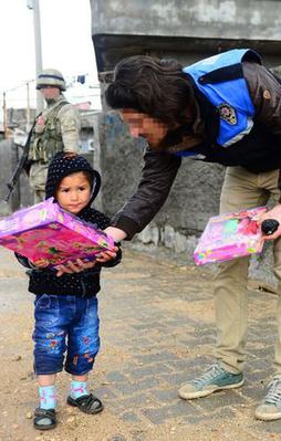 Şırnak'ta terör mağduru çocukların oyuncak sevinci