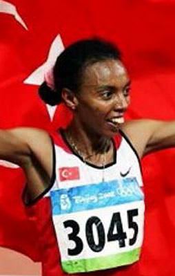 Elvan Abeyleggesse 2 yıl men cezası aldı