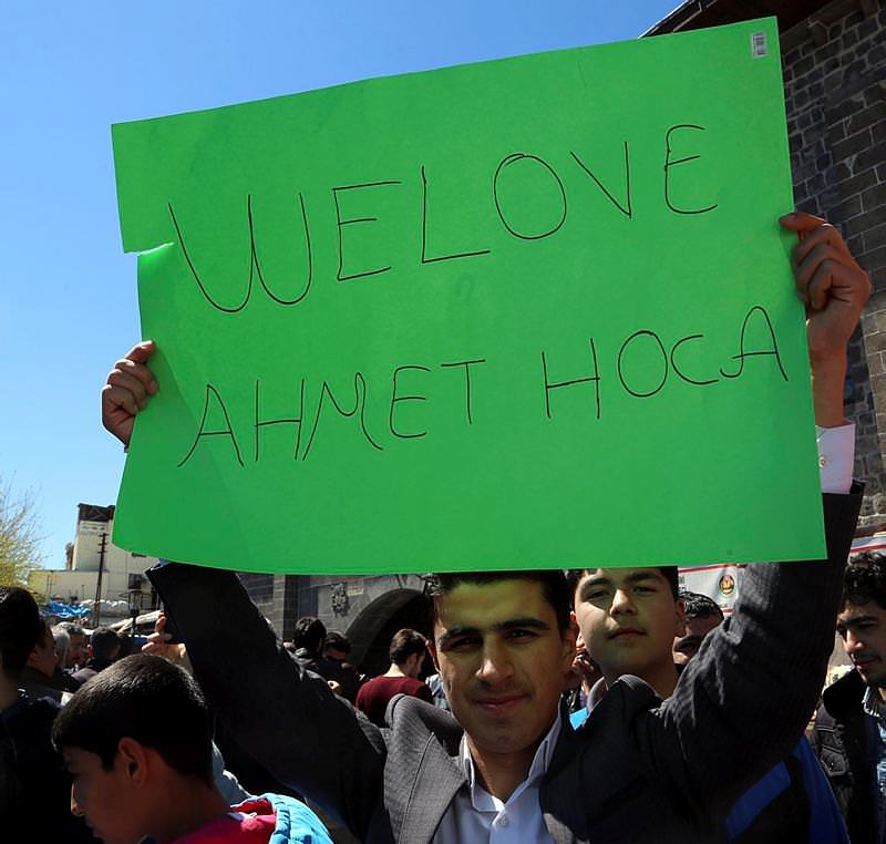 Davutoğlu'nun konuşmasına Sur'da yoğun ilgi-2