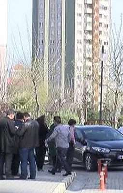 2 polis evlerinde ölü bulundu