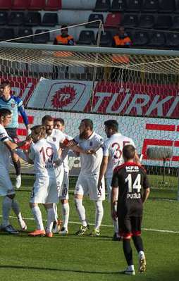 Fırtına galibiyetle döndü