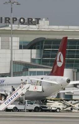 THY uçağınd kavga: Görevlinin parmağı koptu