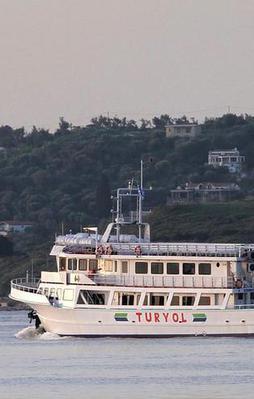 Yunanistan'dan Türkiye'ye 131 göçmen iade edildi