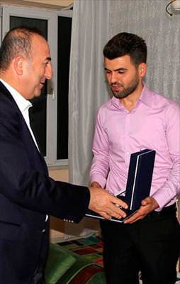 Genç çifte anlamlı ziyaret