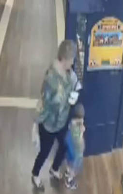 Ödüllü öğretmenden öğrencisine tekme!