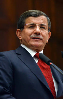 Başbakan Davutoğlu'ndan salonu coşturan sözler