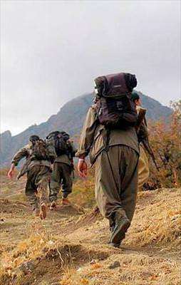 Bombacının elinde patladı