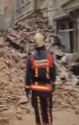 Beyoğlu'nda 5 katlı bina çöktü