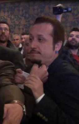 CHP'li başkan gazeteciye saldırdı