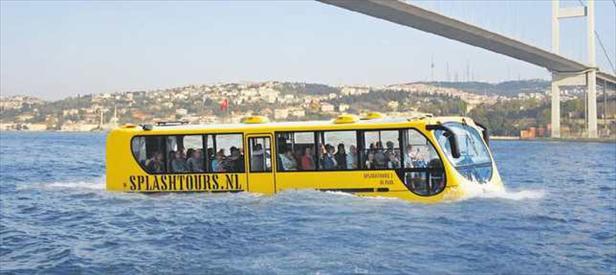 Boğaz’a yüzen otobüs