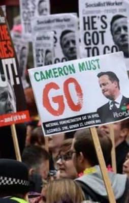 İngiltere'de protestocular Başbakanlığı kuşattı