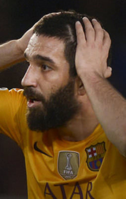 Arda Turan'ı yerden yere vurdular