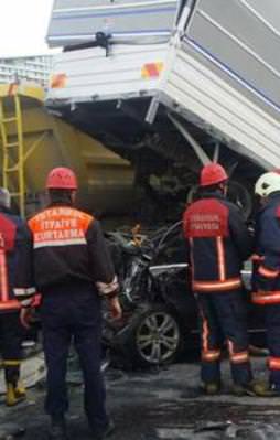 TEM'de büyük kaza! Trafik kilitlendi