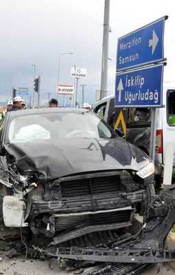 AK Partili Belediye Başkanı kaza yaptı: 7 yaralı