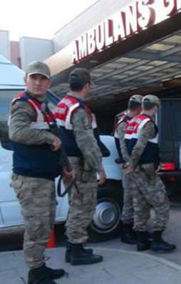 Suriye sınırında görevli asker ağır yaralandı