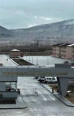 Cezaevinin çatısı çöktü yaralılar var