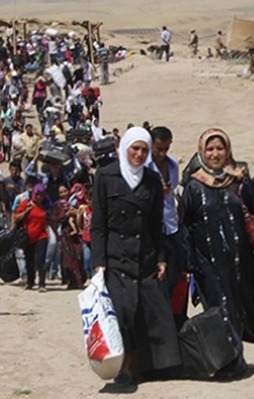 Binlerce Suriyeli Türkiye sınırına geliyor