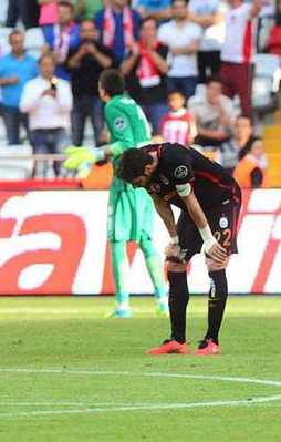 Galatasaray'a protestolu karşılama