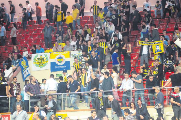 Olaylı derbi Fener’in