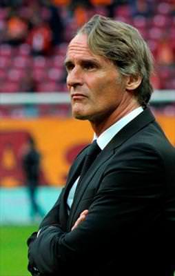 Riekerink hakemlere çattı önce derbi sonra bu!