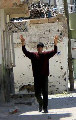 Nusaybin'de biri kadın iki terörist teslim oldu