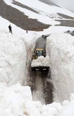 Van kar yağışıyla boğuşuyor