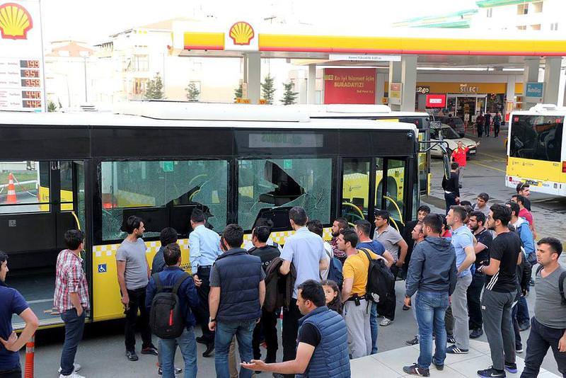 Kağıthane'de çevik kuvvete saldırı