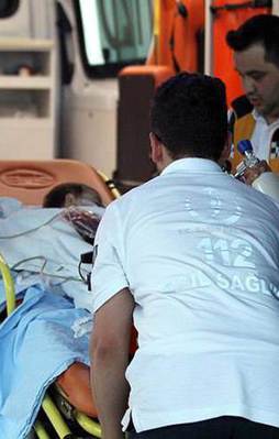 Düşürdüğü bebeğinin peşinden atladı