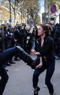 Avrupa Fransa'daki polis şiddetini görmüyor