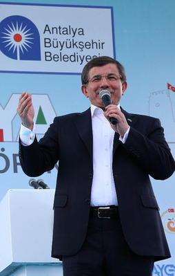 Başbakan Davutoğlu: Aşk ve imanla milletin huzurundayız