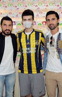 Fenerbahçeli futbolculardan anlamlı ziyaret