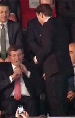 Başbakan Ceceli ile ilahi okudu