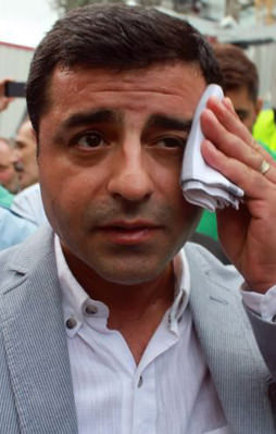 Demirtaş hainliğini anlatmak için ABD'ye gidiyor