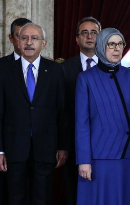 Kılıçdaroğlu Bakan Ramazanoğlu'nun yüzüne bakamadı