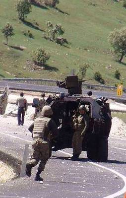 Mardin'de polise kalleş pusu
