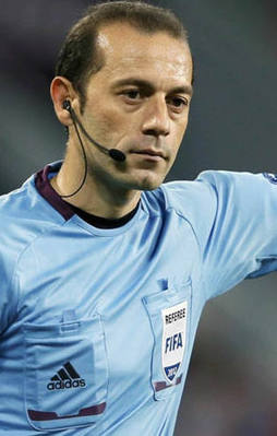UEFA o maçta Cüneyt Çakır'a görev verdi