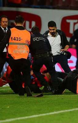 Trabzonspor-Fenerbahçe maçı yarıda kaldı!