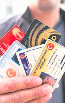 Yaşadığını ispatlamaya çalışıyor